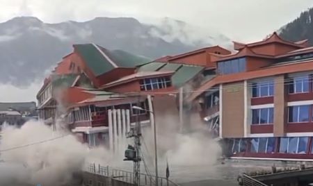3 Keluarga WNI Masih Bertahan di Tengah Banjir Dahsyat Pakistan